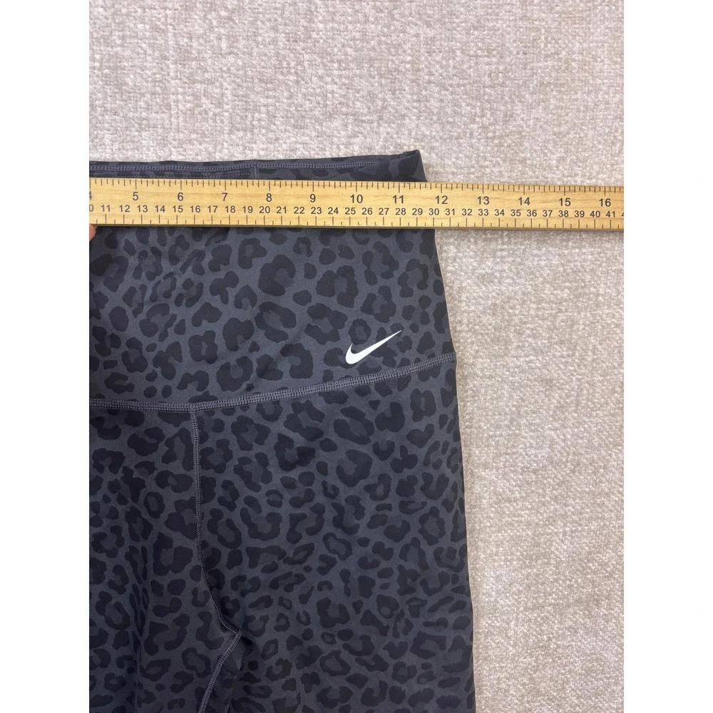 Nike Dri-FIT Women Gray Leopard Print Biker Shorts High Waisted Small
